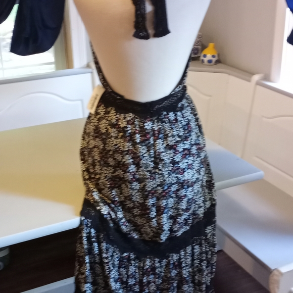 Lost + Wander floral halter tiered maxi dress - Picture 6 of 9